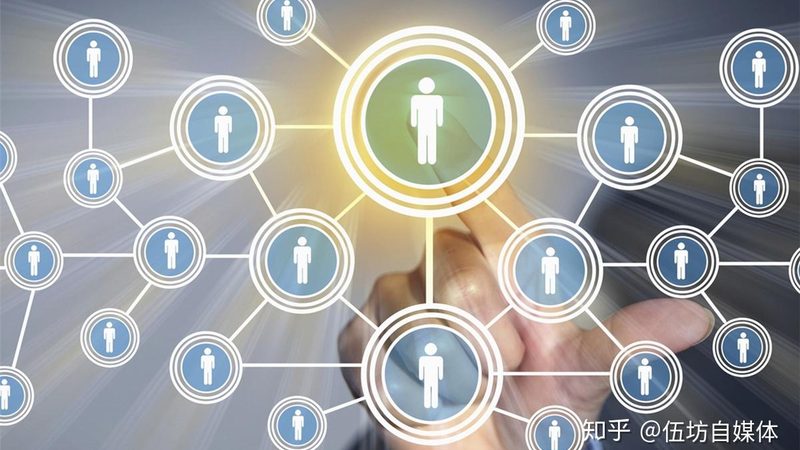在选择成都网站优化公司时，企业主应关注以下几个核心指标：